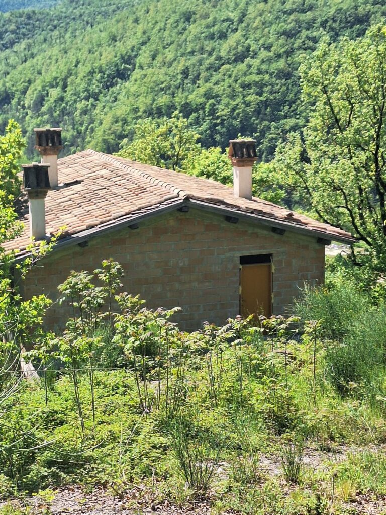 Gualdo Tadino casale al grezzo – foto 1