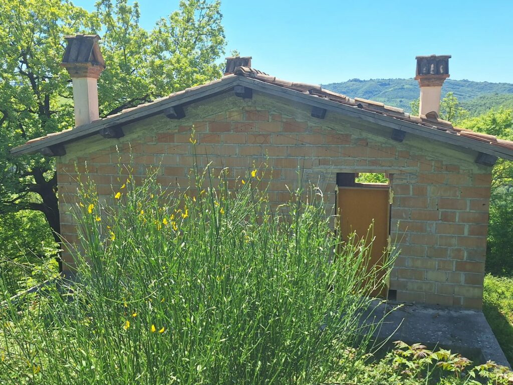 Gualdo Tadino casale al grezzo – foto 4