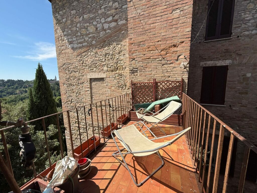 Via Alessi appartamento con terrazzino – foto 1