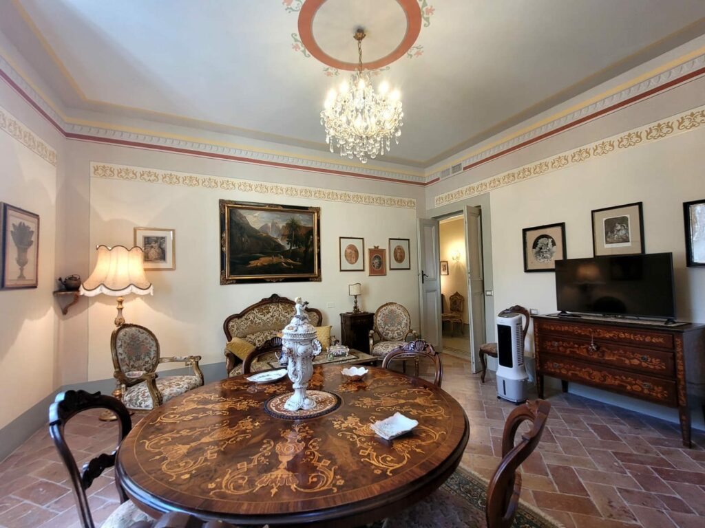 Via dei Priori prestigioso appartamento con ascensore – foto 5