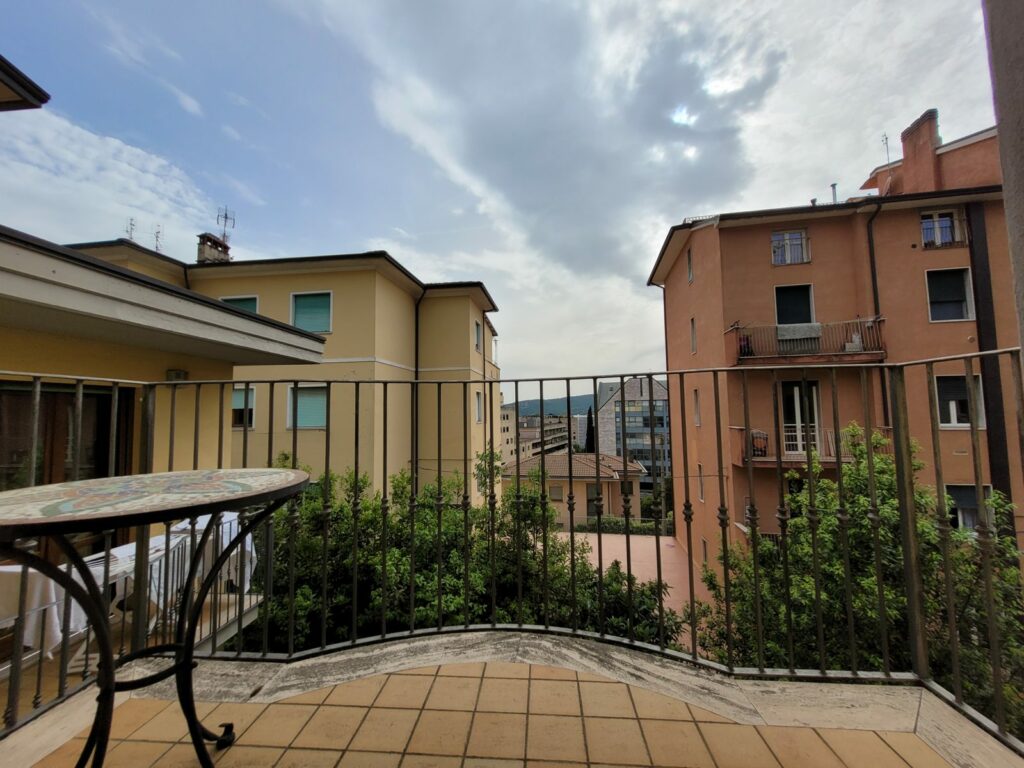 Via XX Settembre cielo terra di ampia metratura – foto 4